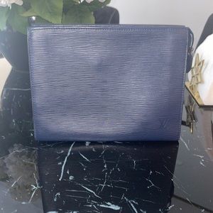 Louis Vuitton authentic clutch navy blue. Condition: new
